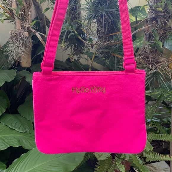 Sanrio Hello Kitty Adorable Purse - Picture 2 of 6